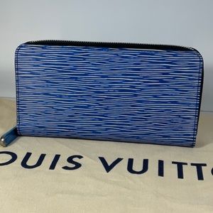 NWT Authentic Louis Vuitton Denim Epi Zippy Wallet. This wallet is hard to find!